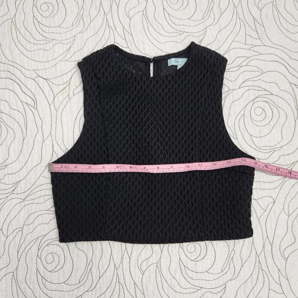 [S] She & Sky Black Sleeveless Crop Top - Picture 7 of 9